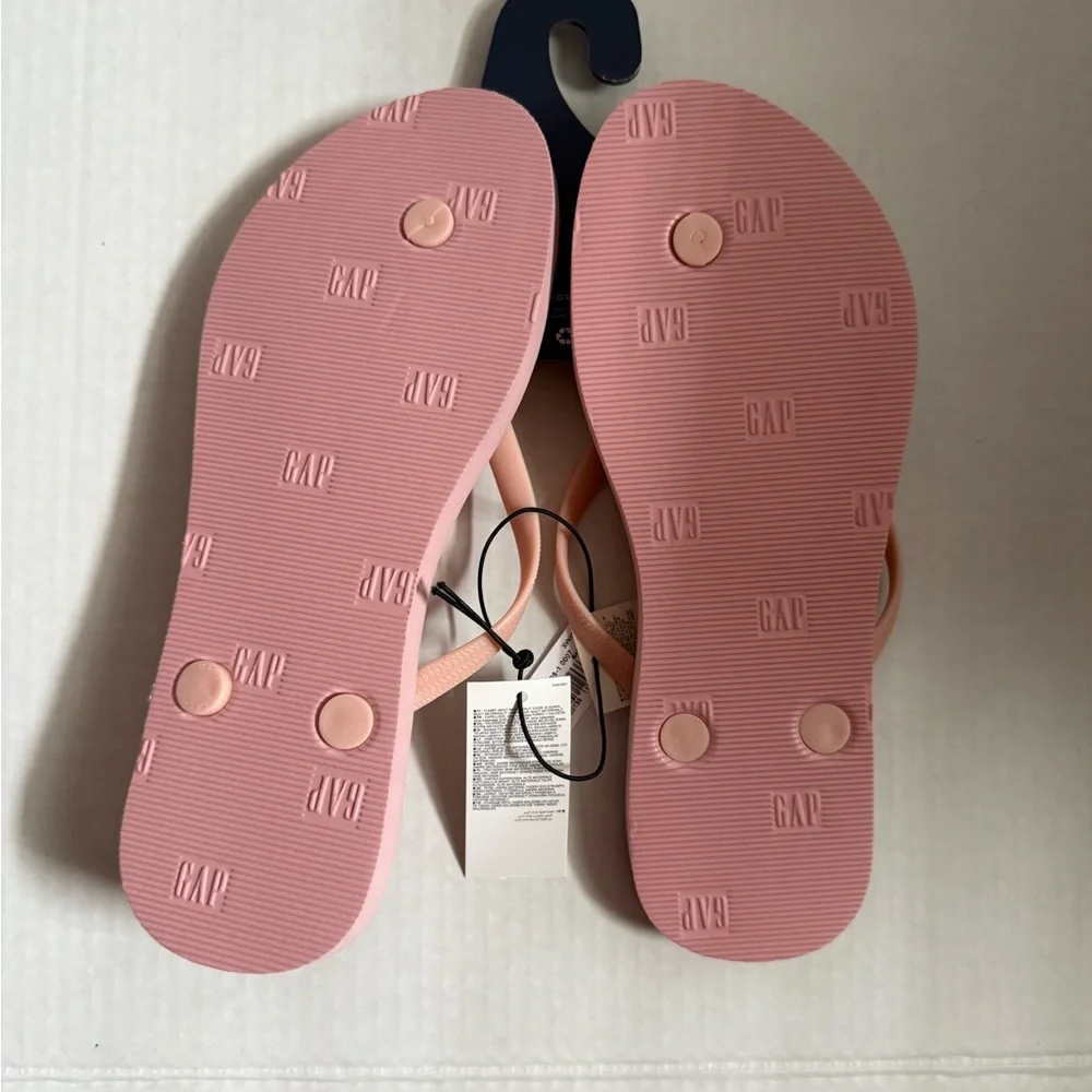 GAP Light Pink Flip Flops - Picture 2 of 2